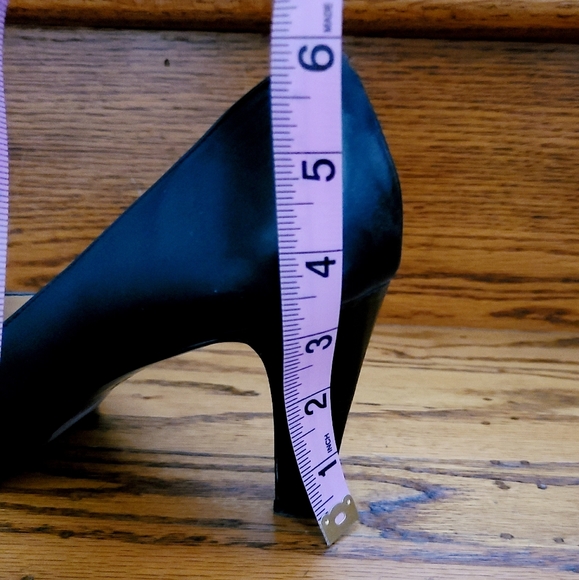 Like NEW Cole Haan Pumps, all leather, 3.25" heels - Picture 9 of 9